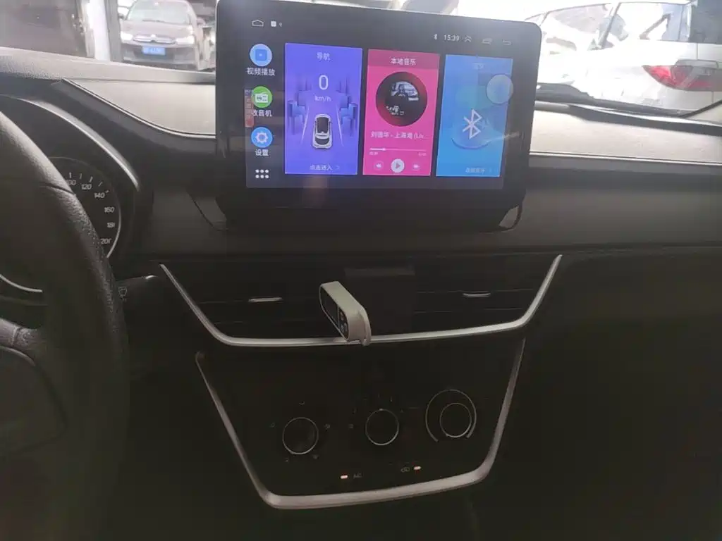 Wuling Hongguang S3 — миниатюра 13