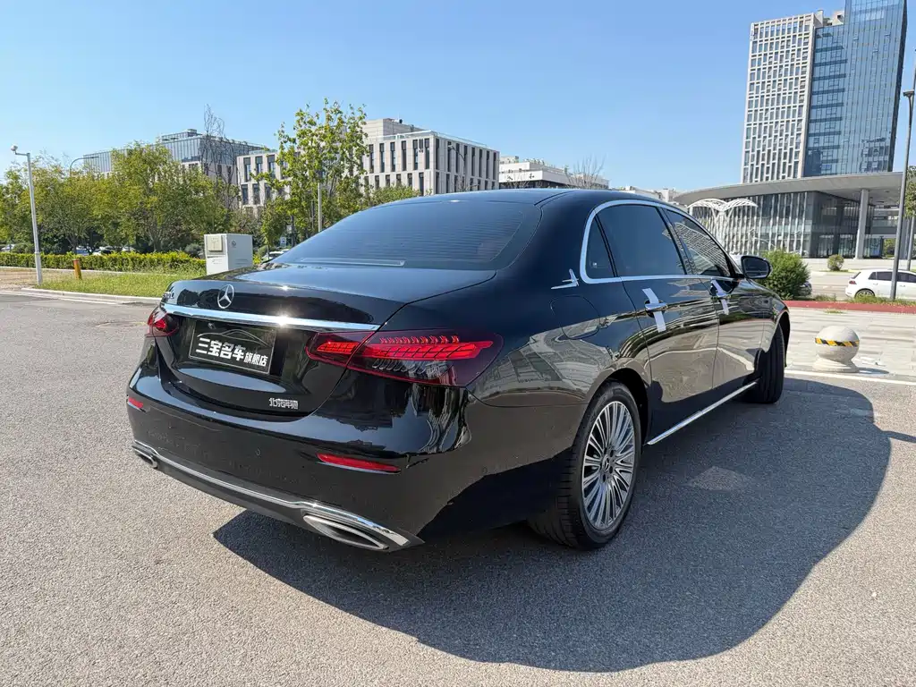 Mercedes-Benz E-Class — миниатюра 5