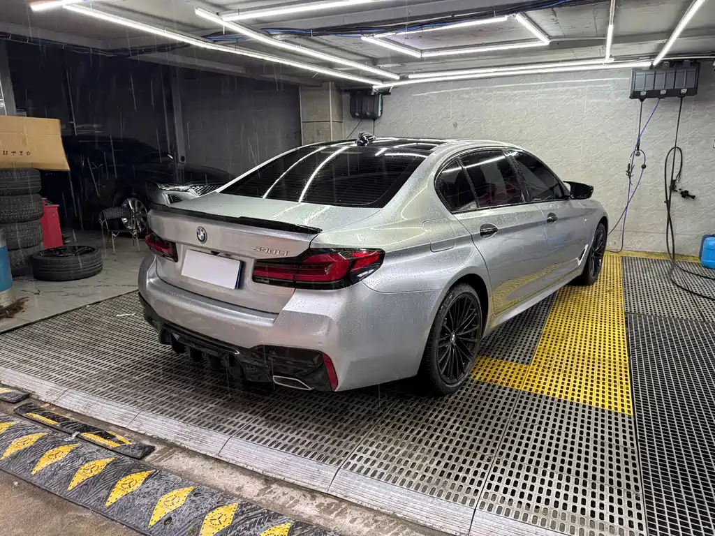 BMW 5 Series — миниатюра 5
