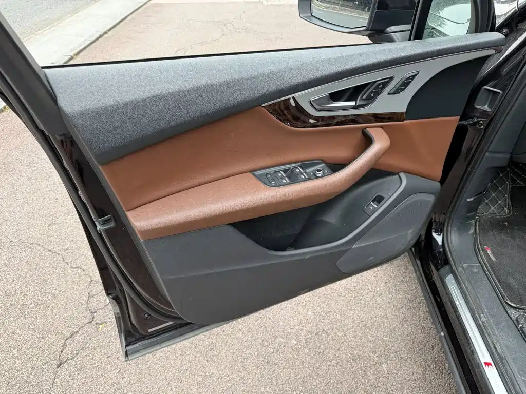 Audi Q7 — миниатюра 6