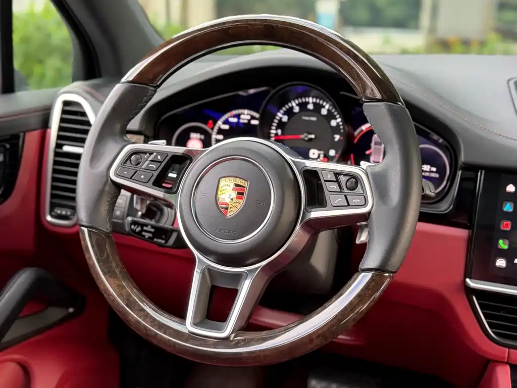 Porsche Cayenne — миниатюра 14