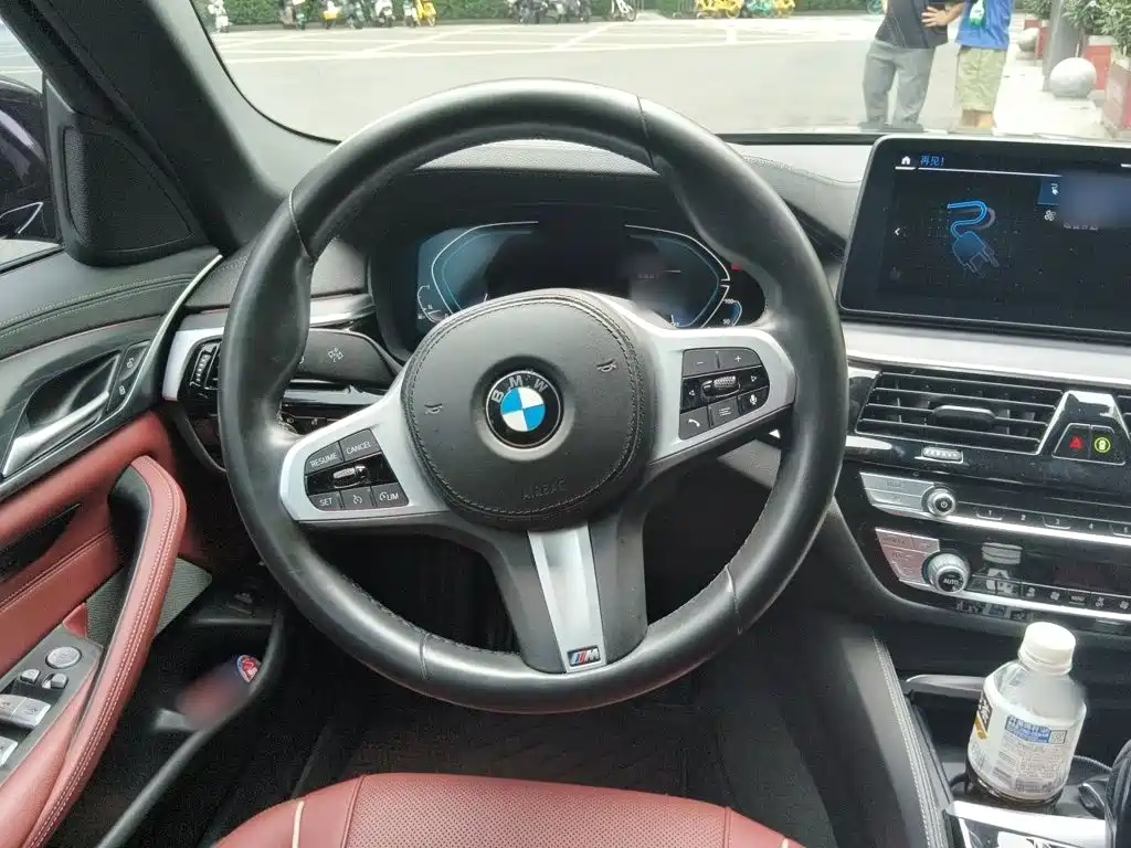 BMW 5 Series New Energy — миниатюра 11