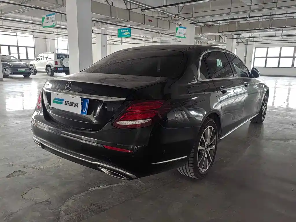 Mercedes-Benz E-Class — миниатюра 6