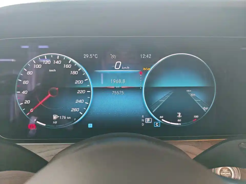 Mercedes-Benz E-Class — миниатюра 5