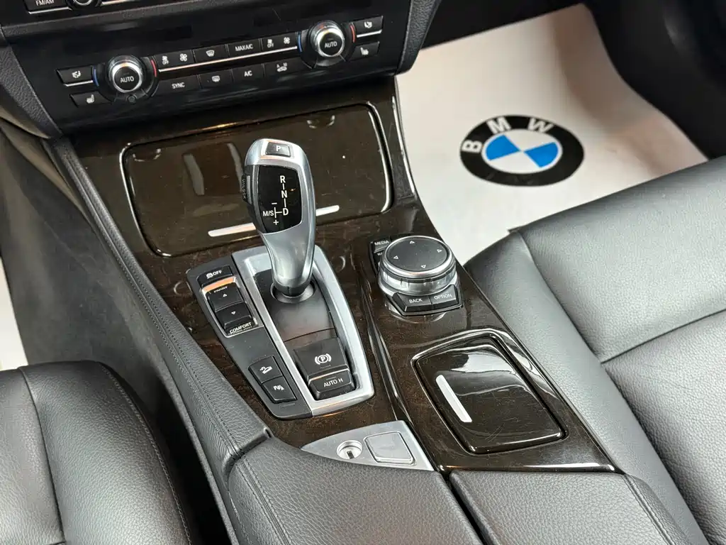 BMW 5 Series — миниатюра 15