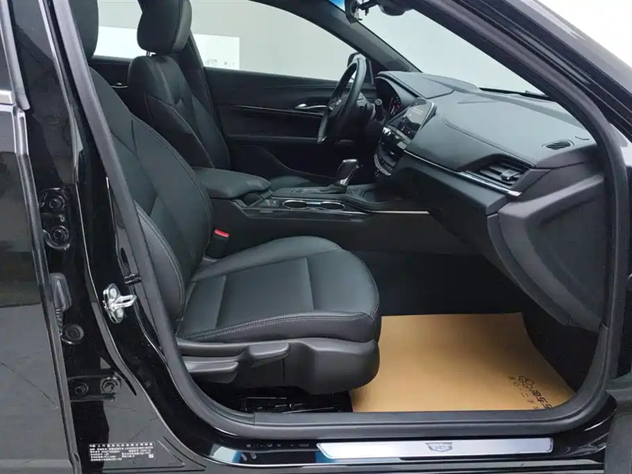 Cadillac CT4 2023 25T