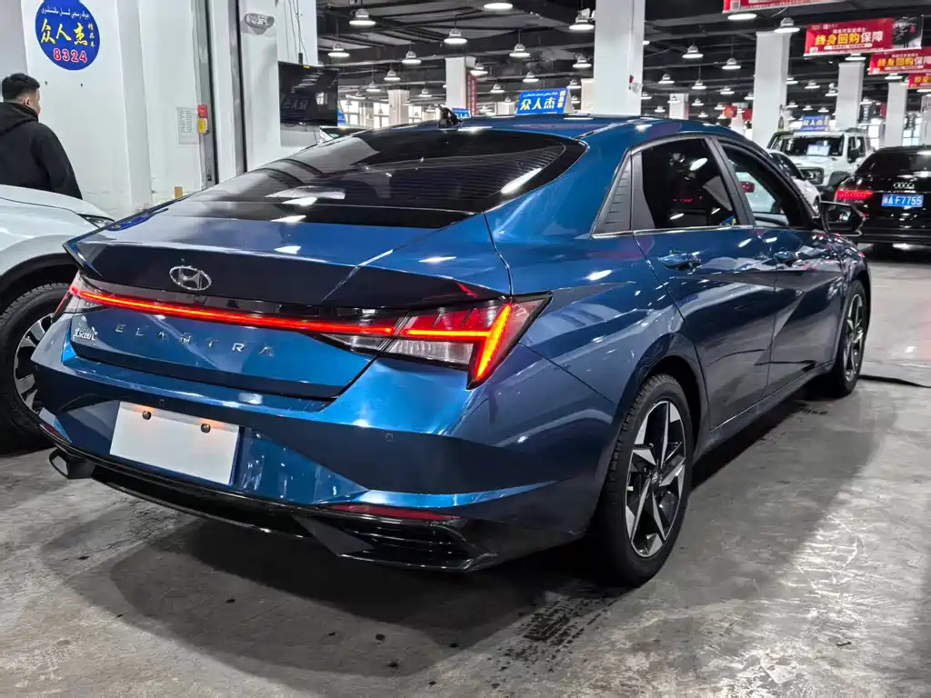 HYUNDAI ELANTRA