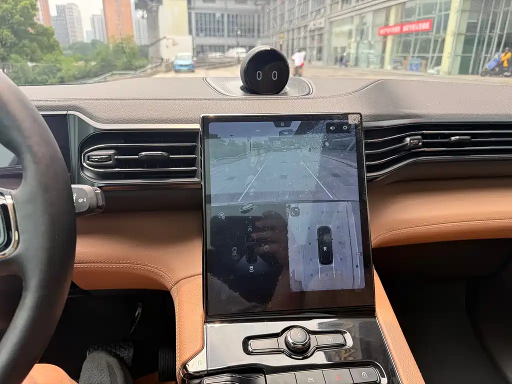 NIO ES8 2020 580KM мест