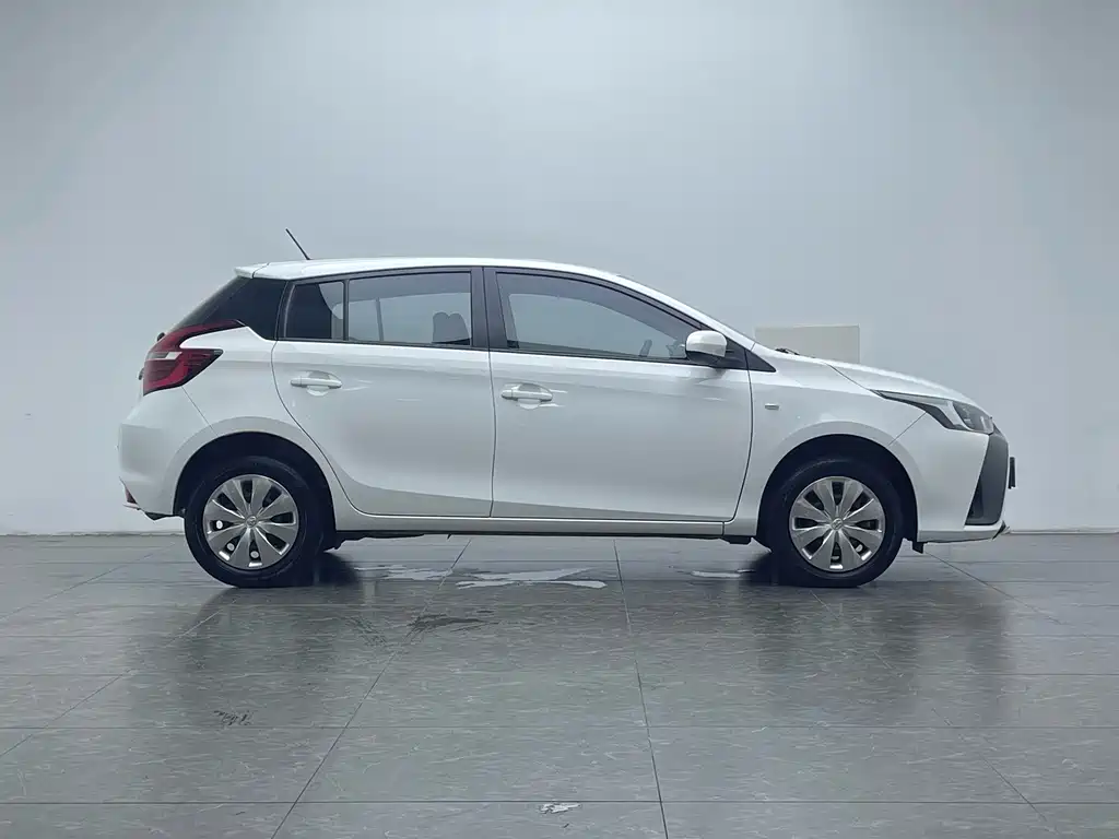 Toyota Yaris L — миниатюра 9