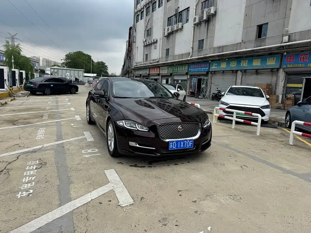 Jaguar XJ — миниатюра 2