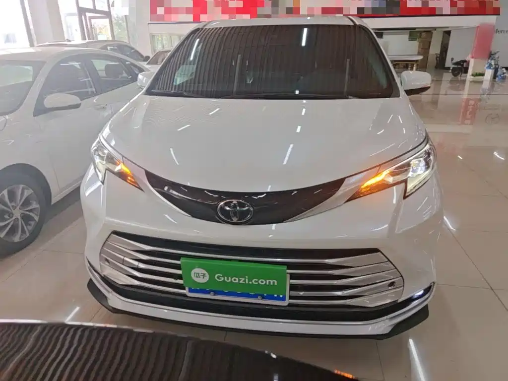 Toyota Sienna — миниатюра 3