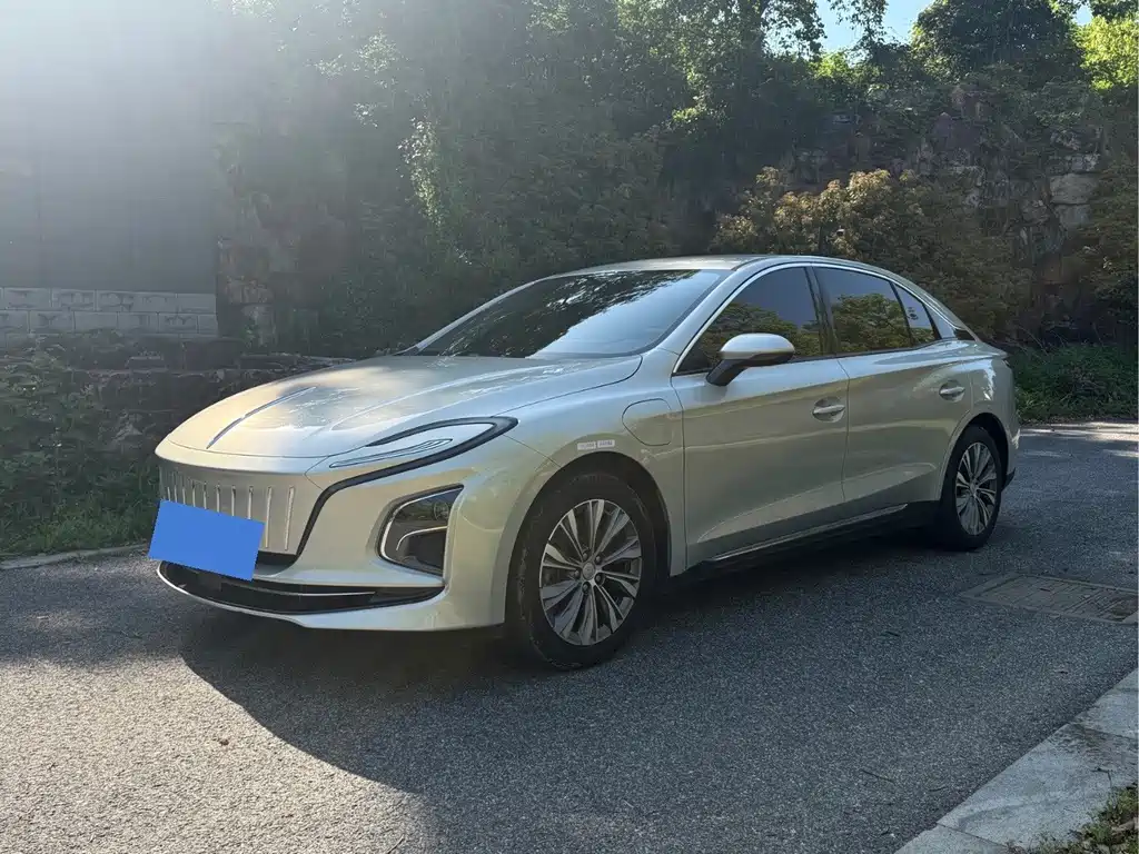 Hongqi Hongqi E-QM5