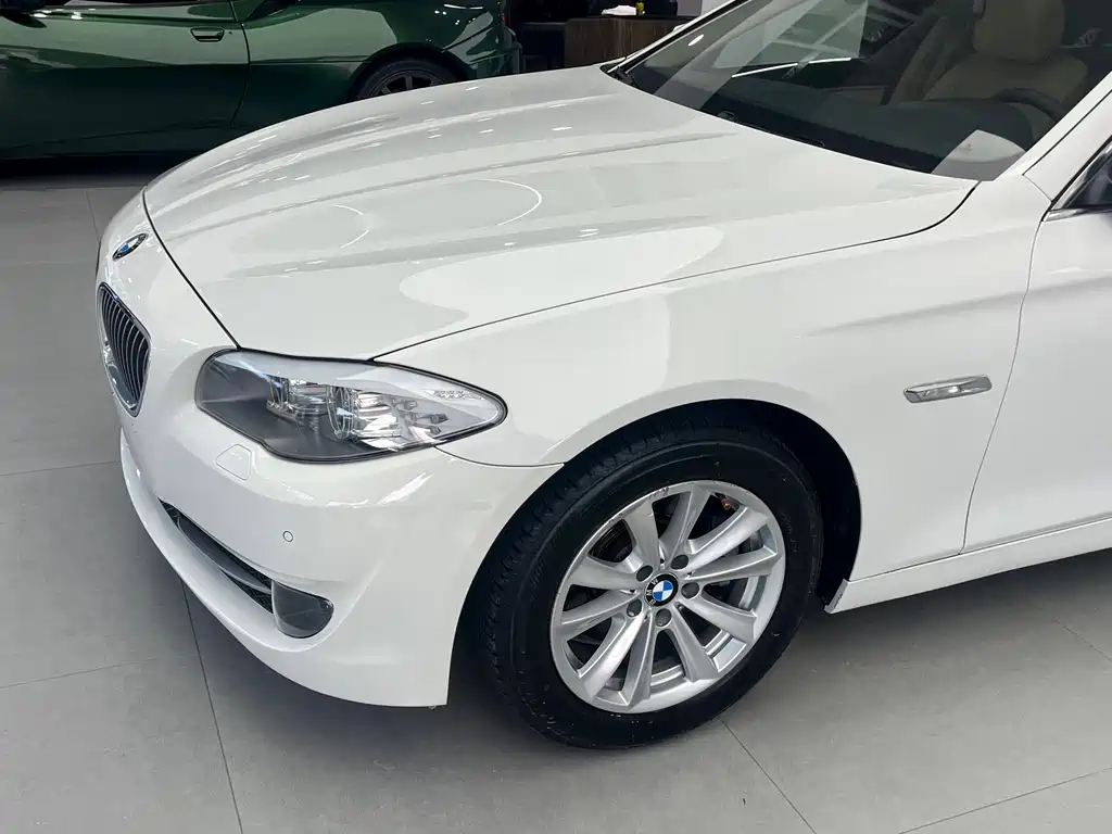 BMW 5 Series — миниатюра 4