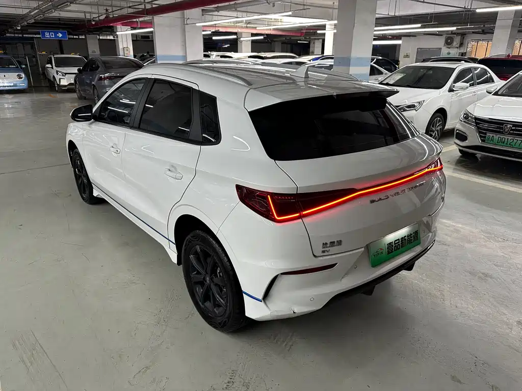 BYD E2