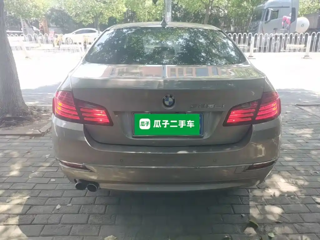 BMW 5 Series — миниатюра 6
