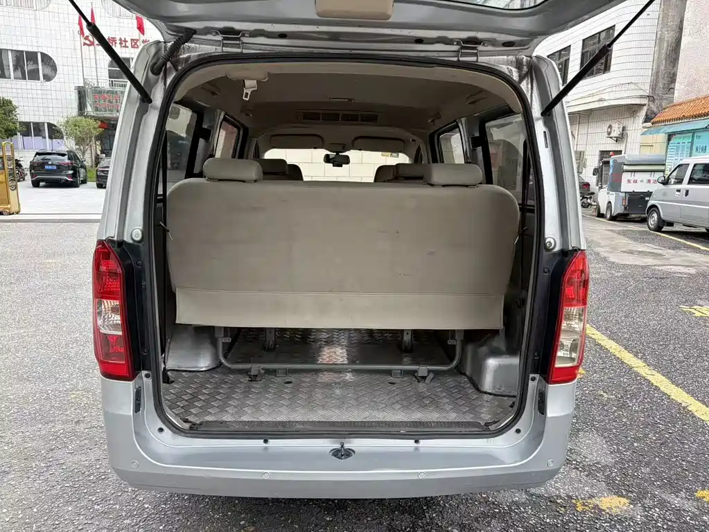 Wuling Rongguang V — миниатюра 9