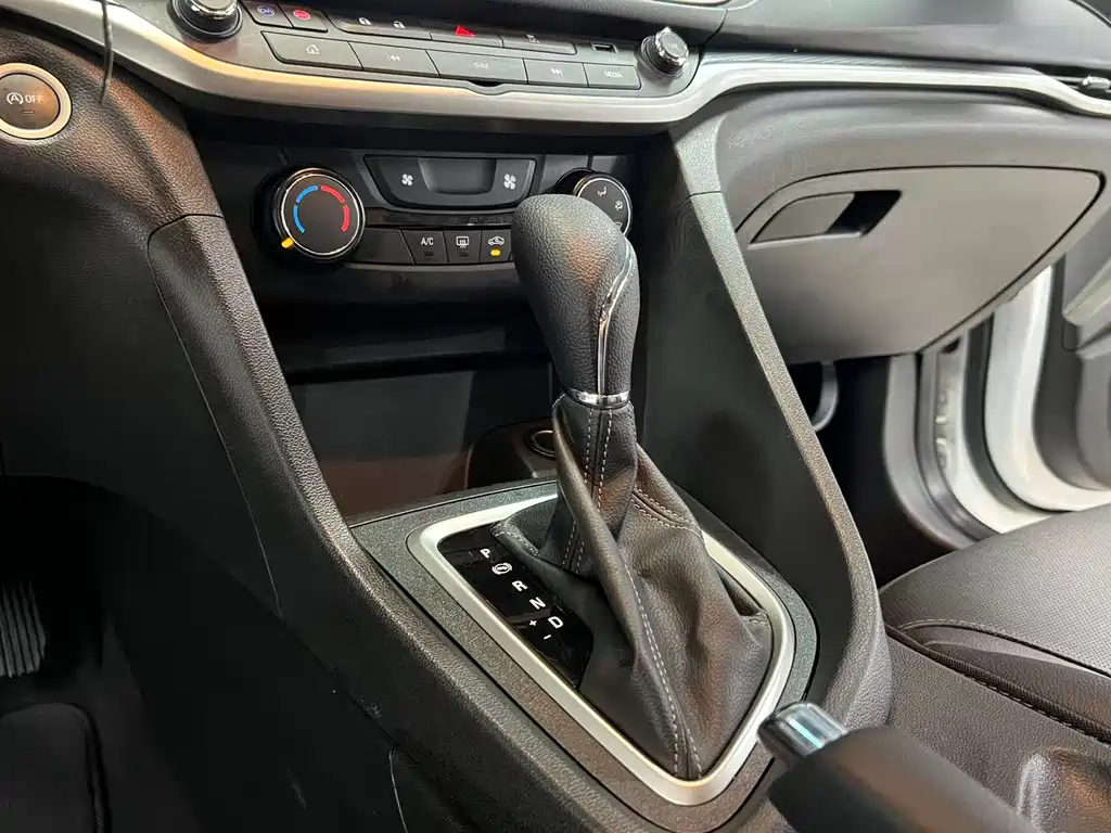Buick Excelle — миниатюра 12