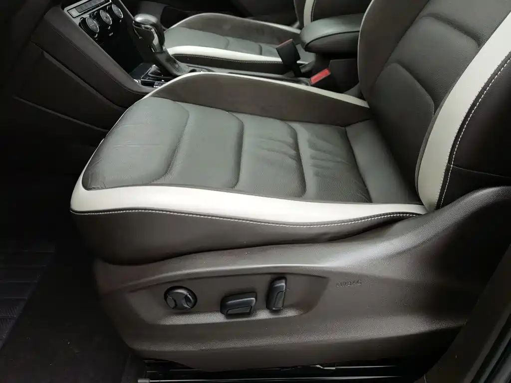 Volkswagen Tiguan L — миниатюра 20