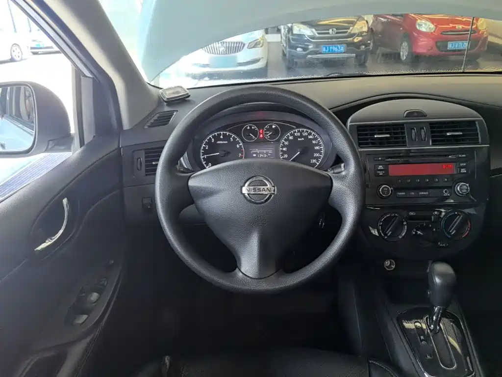 Nissan Tiida — миниатюра 11