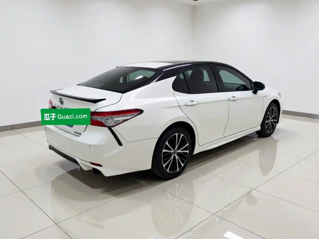 Toyota Camry — миниатюра 6
