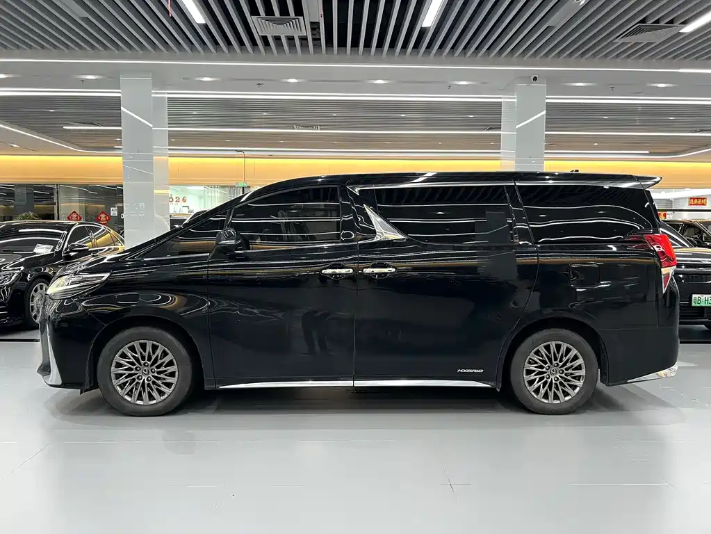 Lexus LM — миниатюра 3