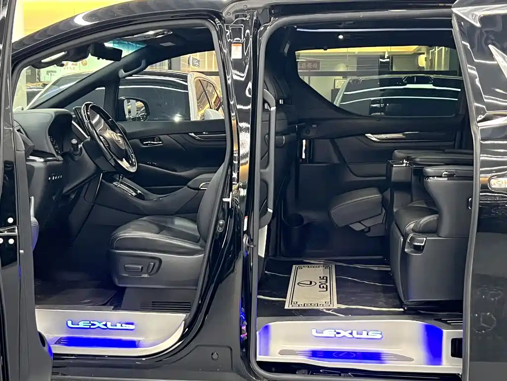Lexus LM — миниатюра 6