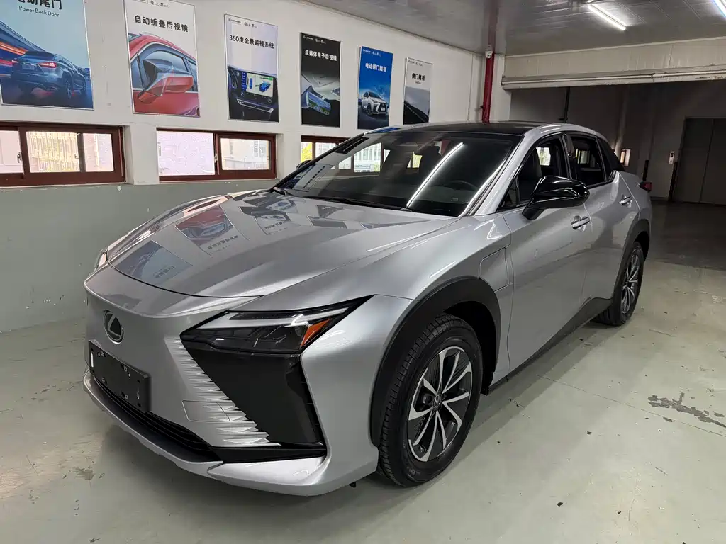 Lexus RZ 2023