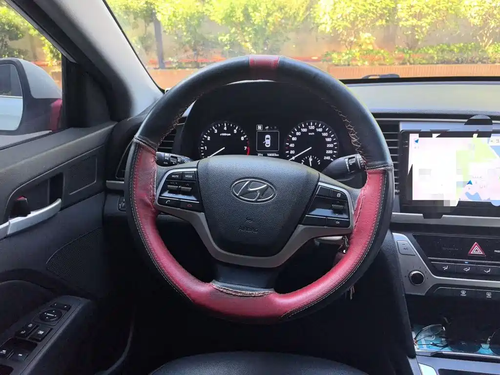 Hyundai Elantra — миниатюра 7
