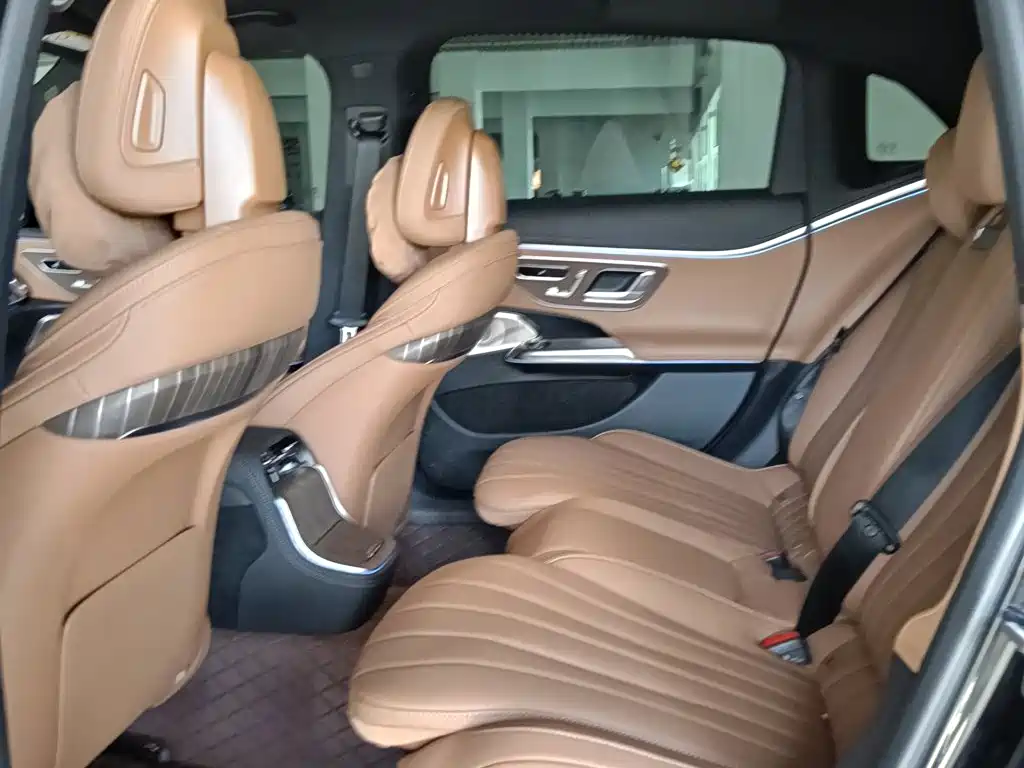 Mercedes-Benz E-Class — миниатюра 5