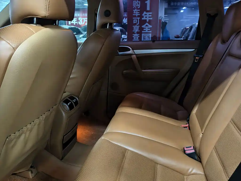 Porsche Cayenne — миниатюра 9