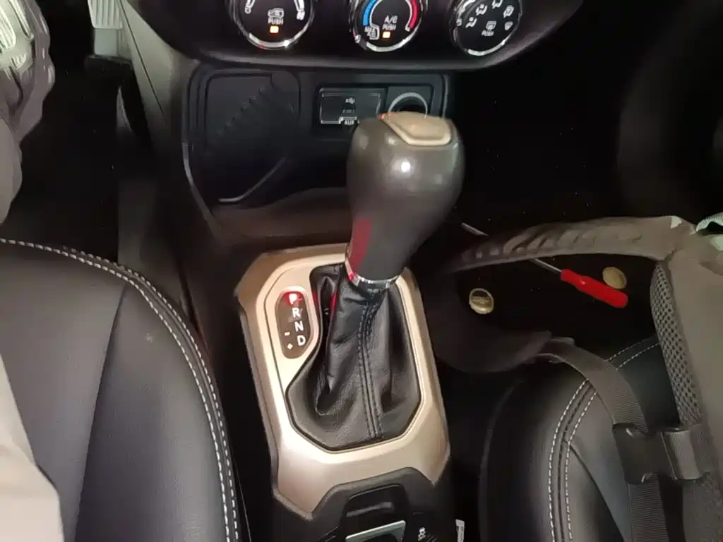 Jeep Renegade — миниатюра 14