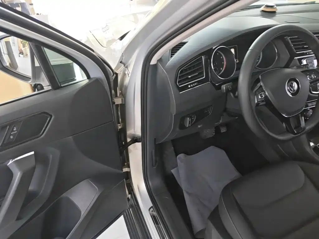 Volkswagen Tiguan L — миниатюра 16