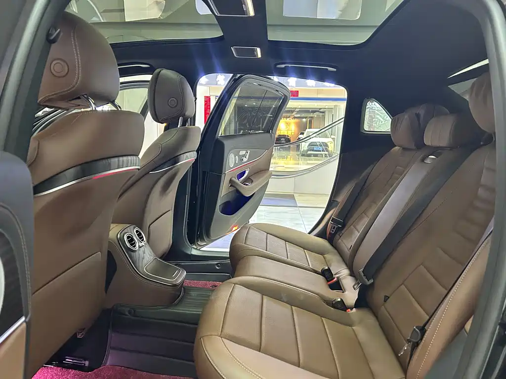 Mercedes-Benz E-Class — миниатюра 6