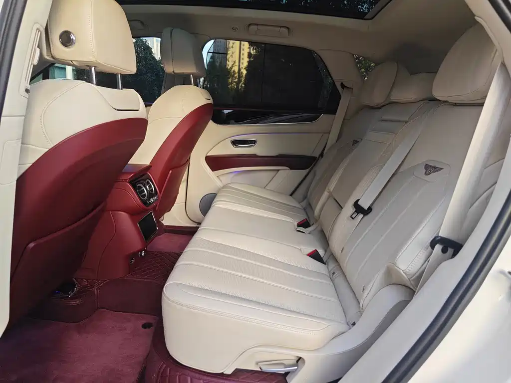 Bentley Bentayga — миниатюра 10