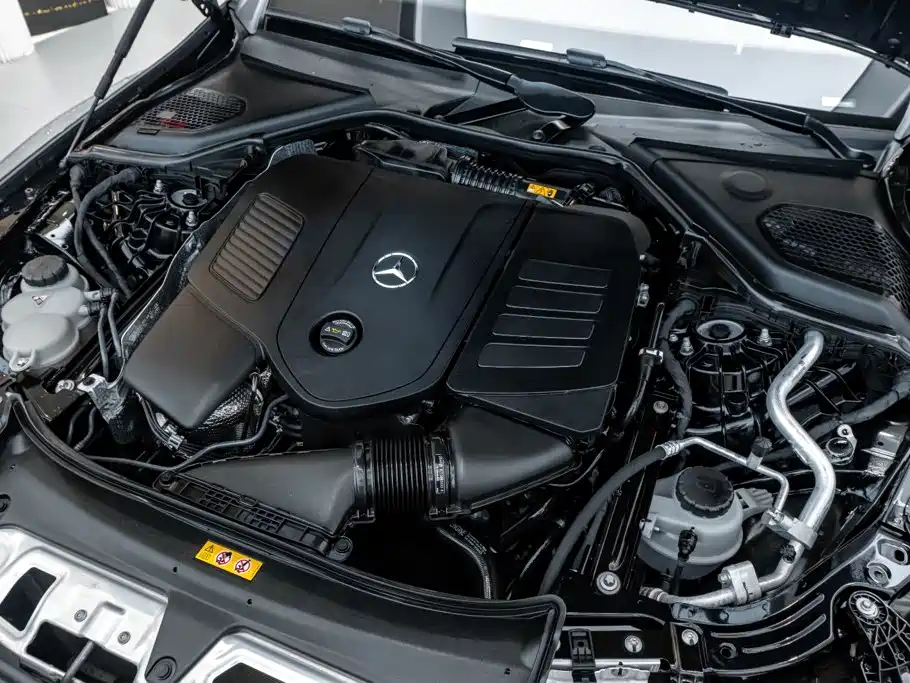 Mercedes-Benz E-Class — миниатюра 11