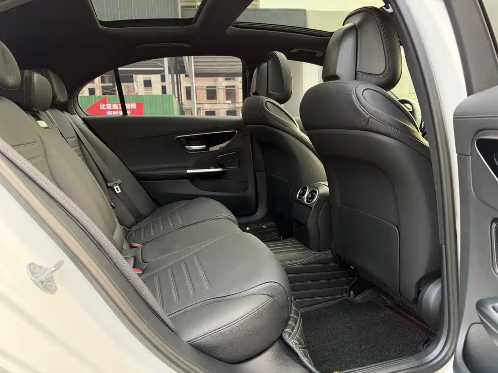 Mercedes-Benz C-Class — миниатюра 10