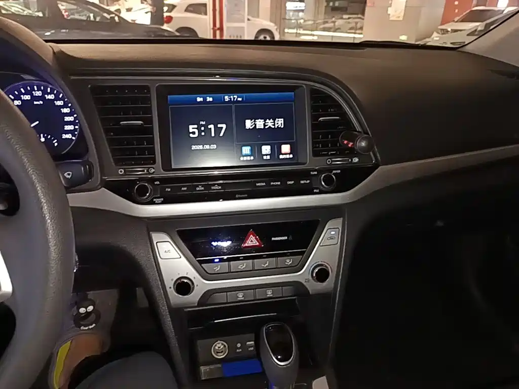 Hyundai Elantra — миниатюра 13