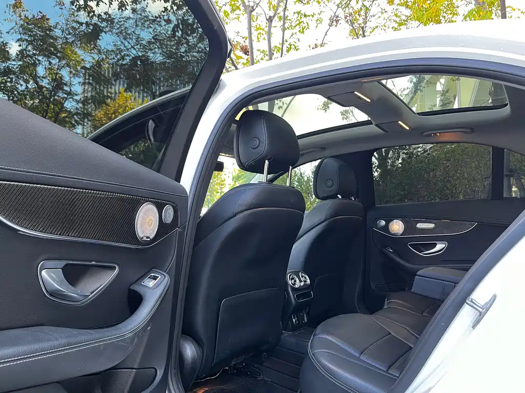 Mercedes-Benz C-Class — миниатюра 8