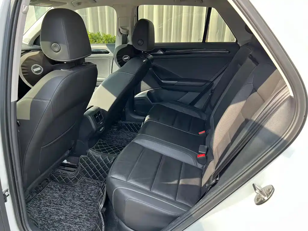 Volkswagen T-Roc — миниатюра 6