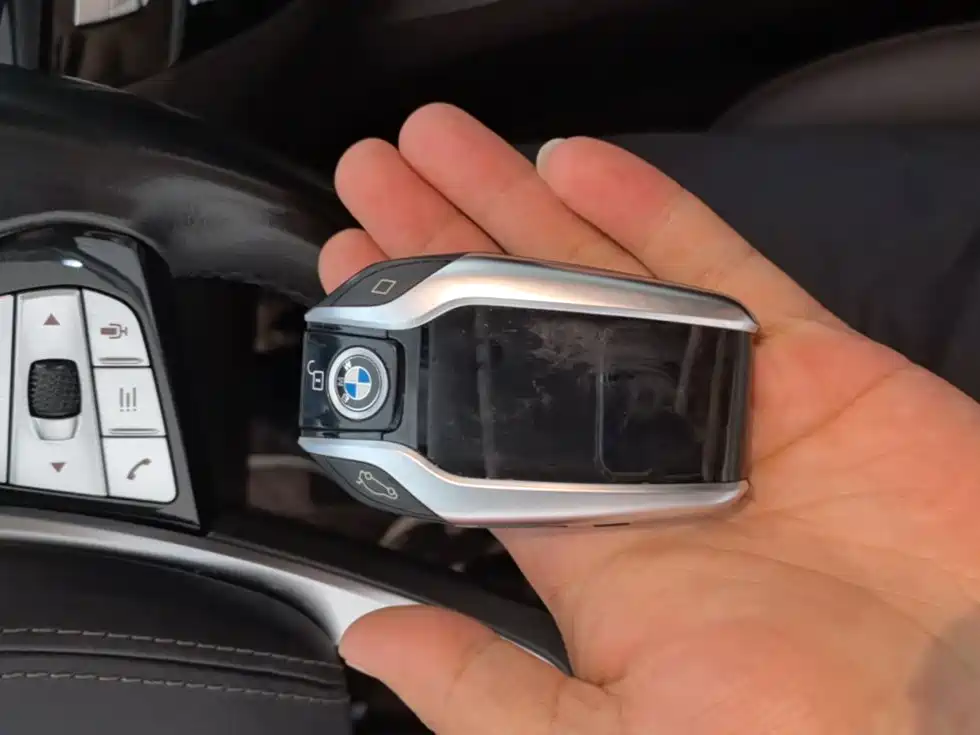 BMW 5 Series New Energy — миниатюра 9