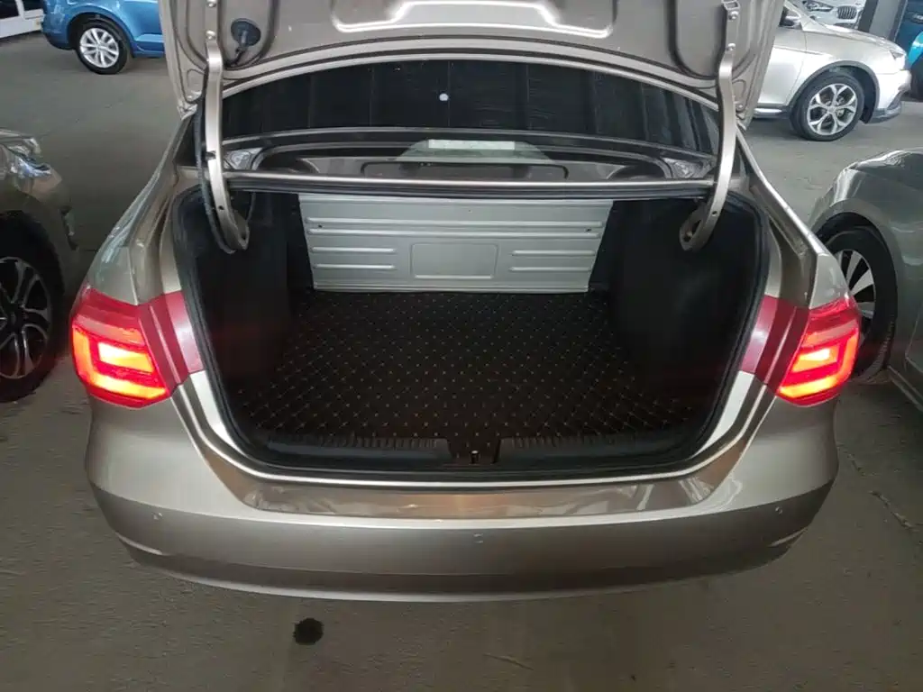 Volkswagen Jetta — миниатюра 19