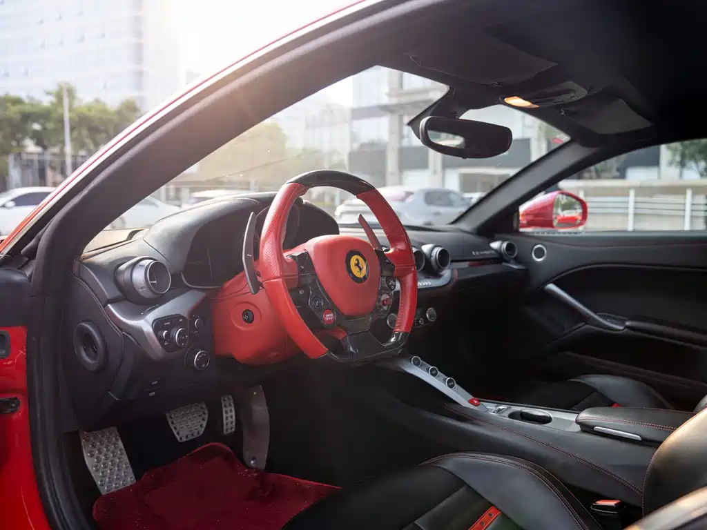 Ferrari F12berlinetta - фото 8