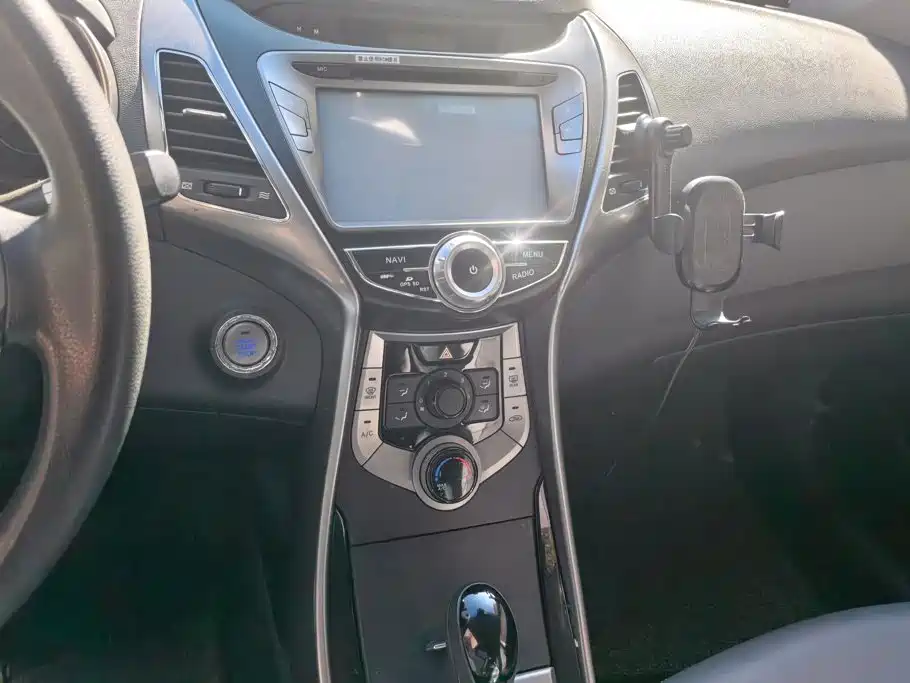 Hyundai Elantra Langdong — миниатюра 13