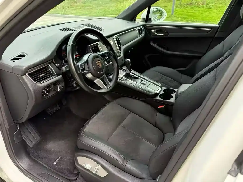 Porsche Macan — миниатюра 4