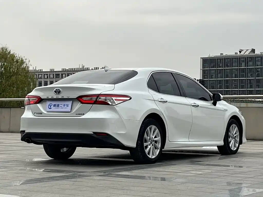 TOYOTA CAMRY