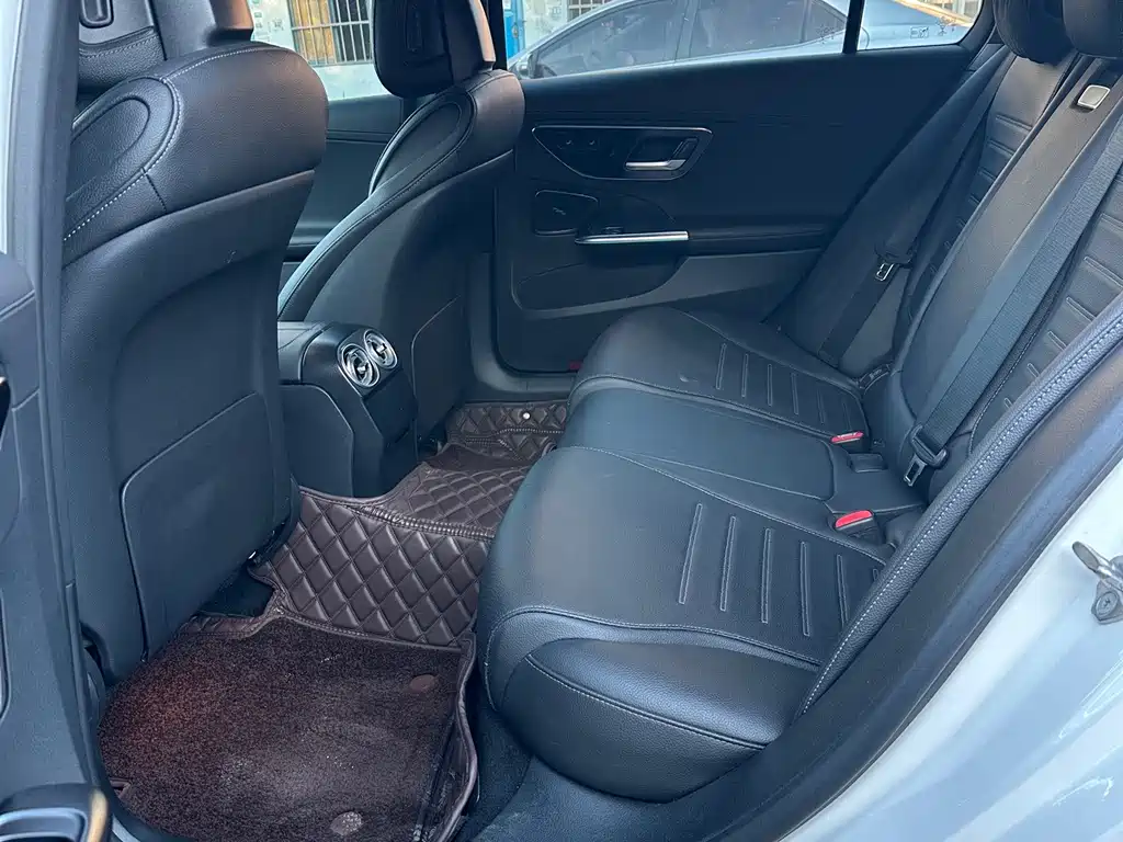 Mercedes-Benz C-Class — миниатюра 5