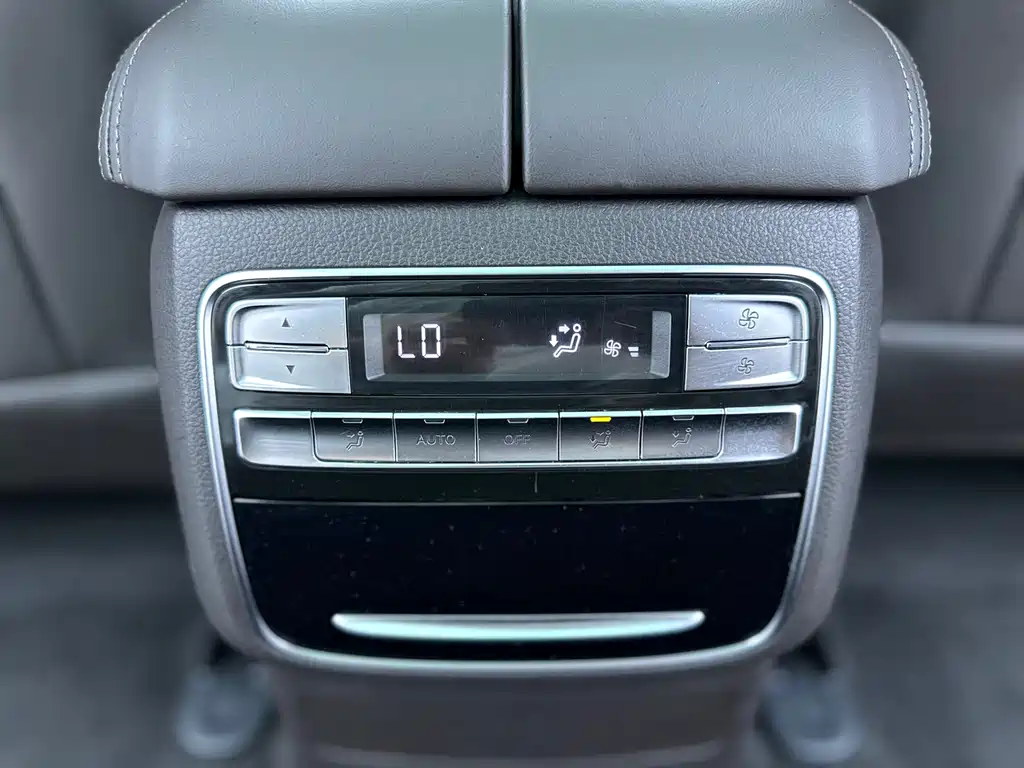 Roewe RX8 — миниатюра 24