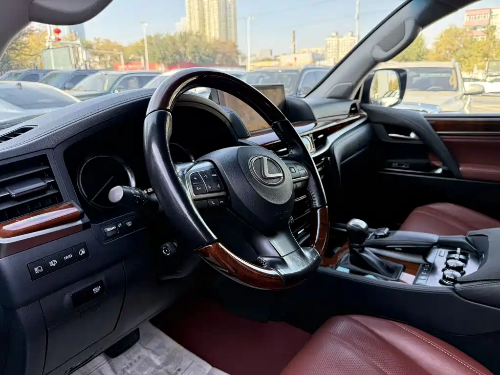 Lexus LX — миниатюра 13