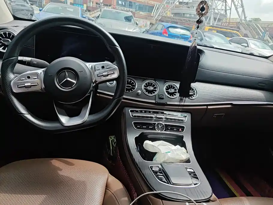 Mercedes-Benz E-Class — миниатюра 12