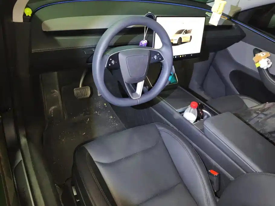 Tesla Model Y — миниатюра 12